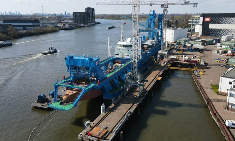 Well known van oord foreign businessmen from Holland visited our company
